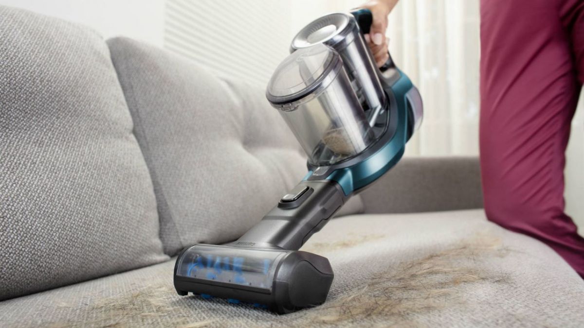 Philips SpeedPro Max Aqua Review: Efficient cleaning with suction and mopping: powerful suction and intelligent planning